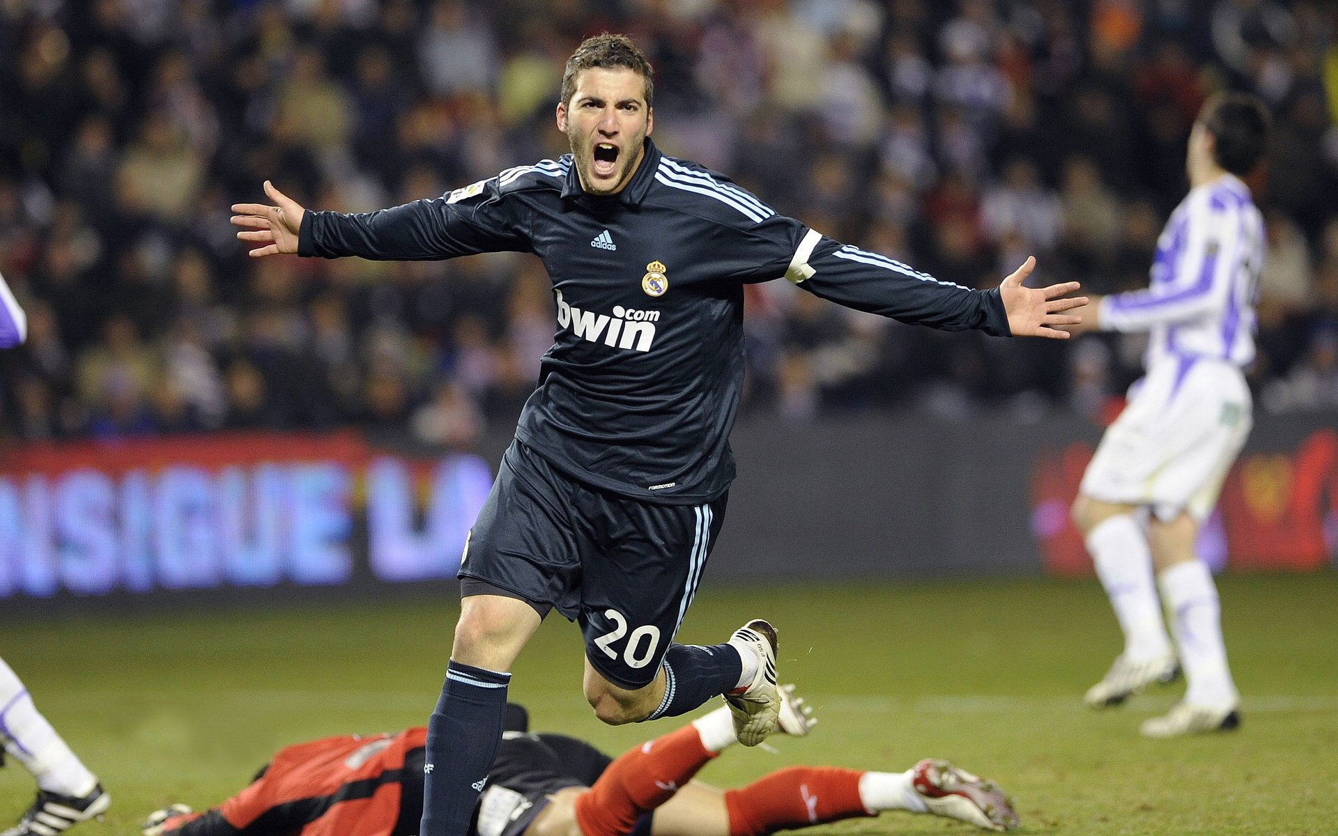 马赛主场强势连续制造破门机会,马赛首发