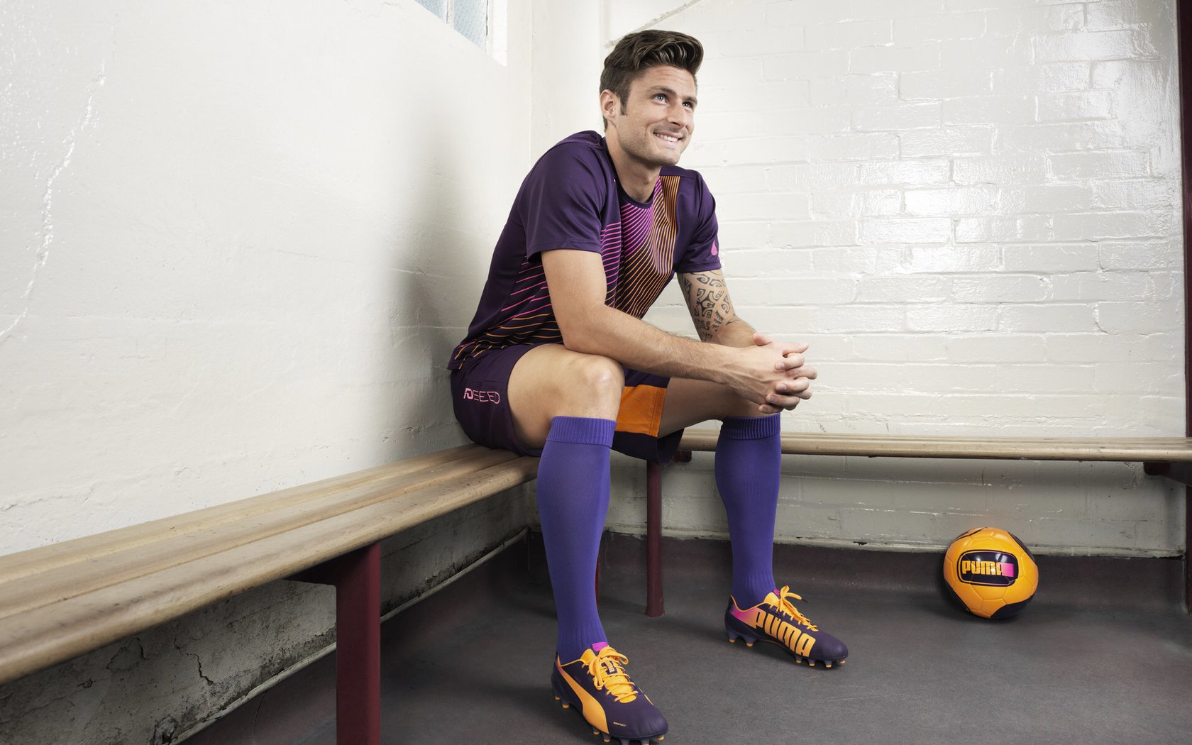 圣吉卢瓦联队的复兴受到布莱顿老板托尼·布鲁姆的投资支持。